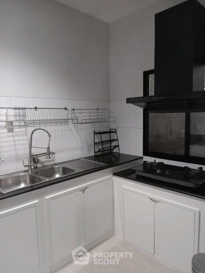 picture Spacious 3-BR 200 Sqm Townhouse At HAUS 35 Cheangwattana (ID 3448372) - 8/32