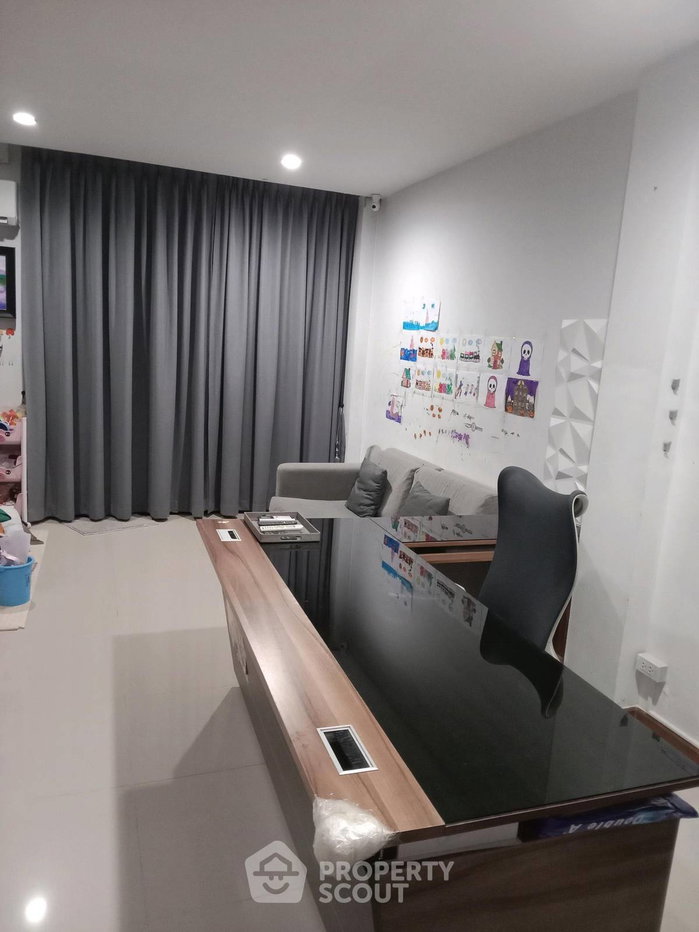 picture Spacious 3-BR 200 Sqm Townhouse At HAUS 35 Cheangwattana (ID 3448372) - 4/32