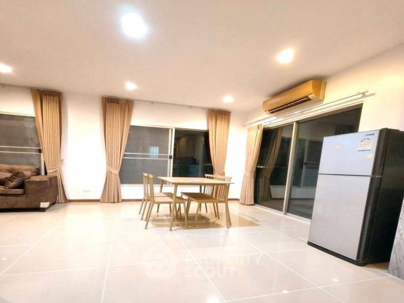 รูป บ้านแฝด 3-ห้องนอน ใน สุรศักดิ์ (ID 3451536) - รูปที่ 3/4