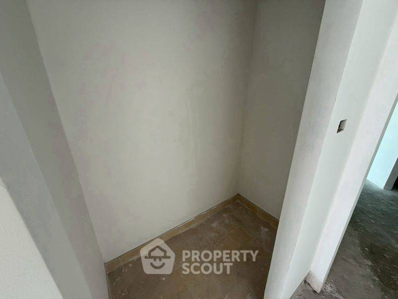 picture Spacious 3-BR 243 Sqm Watermark Chaophraya Near BTS Krung Thon Buri (ID 3452239) - 8/20