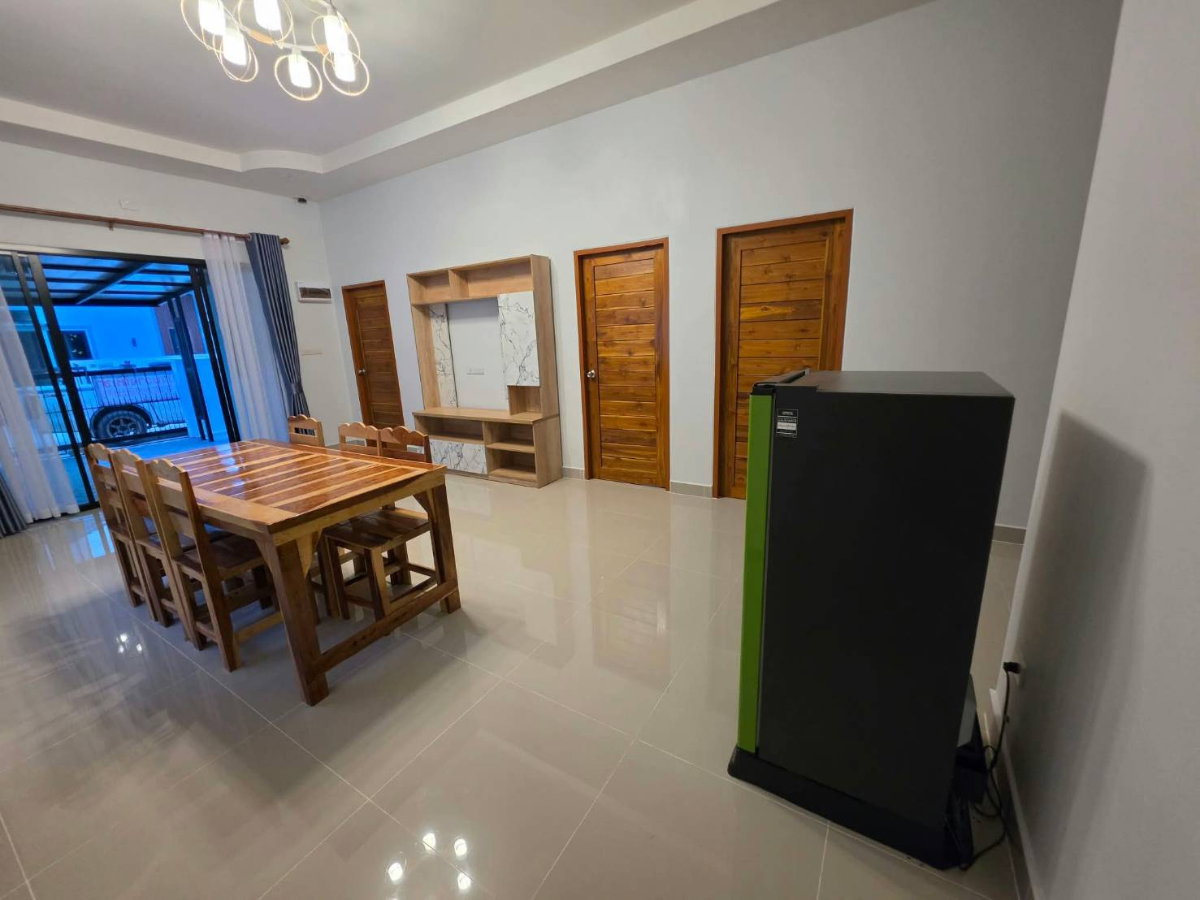 รูป ให้เช่าบ้านแฝด ม.แสงงามวิลเลจ2 มาบยางพร ปลวกแดง - รูปที่ 6/15