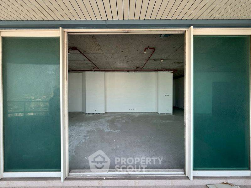 picture Spacious 3-BR 243 Sqm Watermark Chaophraya Near BTS Krung Thon Buri (ID 3452239) - 11/20