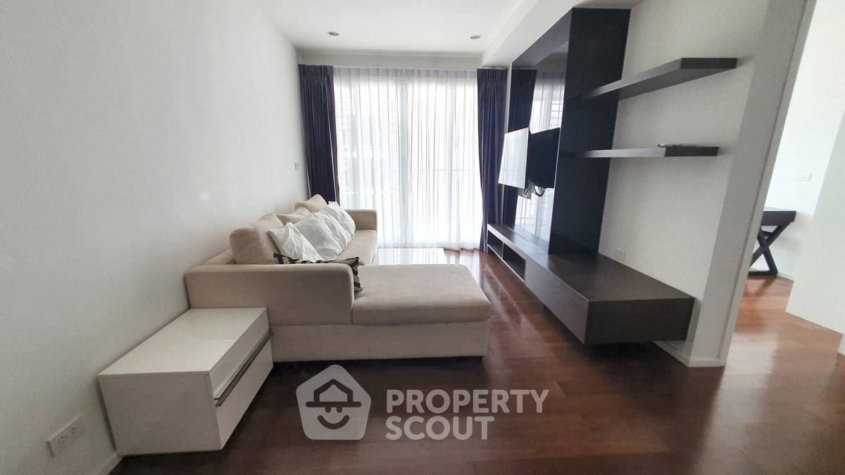 picture 2-BR Condo at 15 Sukhumvit Residences near BTS Nana (ID 785437) - 3/11