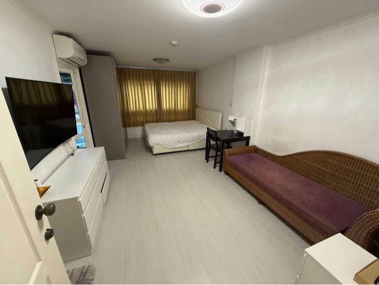 picture For Rent: Lumpini Place Narathiwas-Ratchanakarin - 2/9