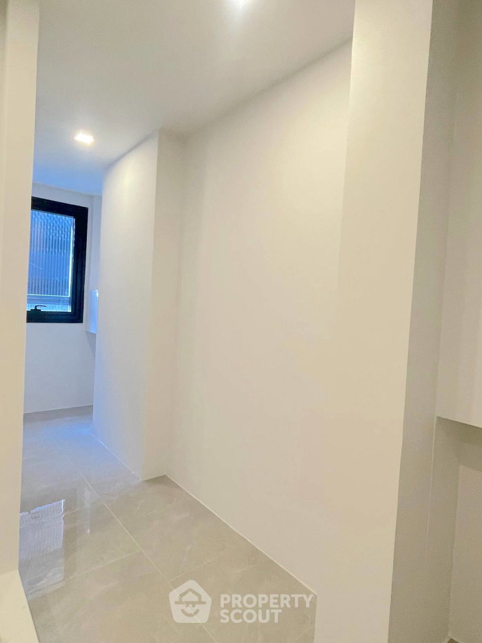 picture 2-BR Condo At One 9 Five Asoke - Rama 9 Near MRT Phra Ram 9 (ID 2724501) - 3/4