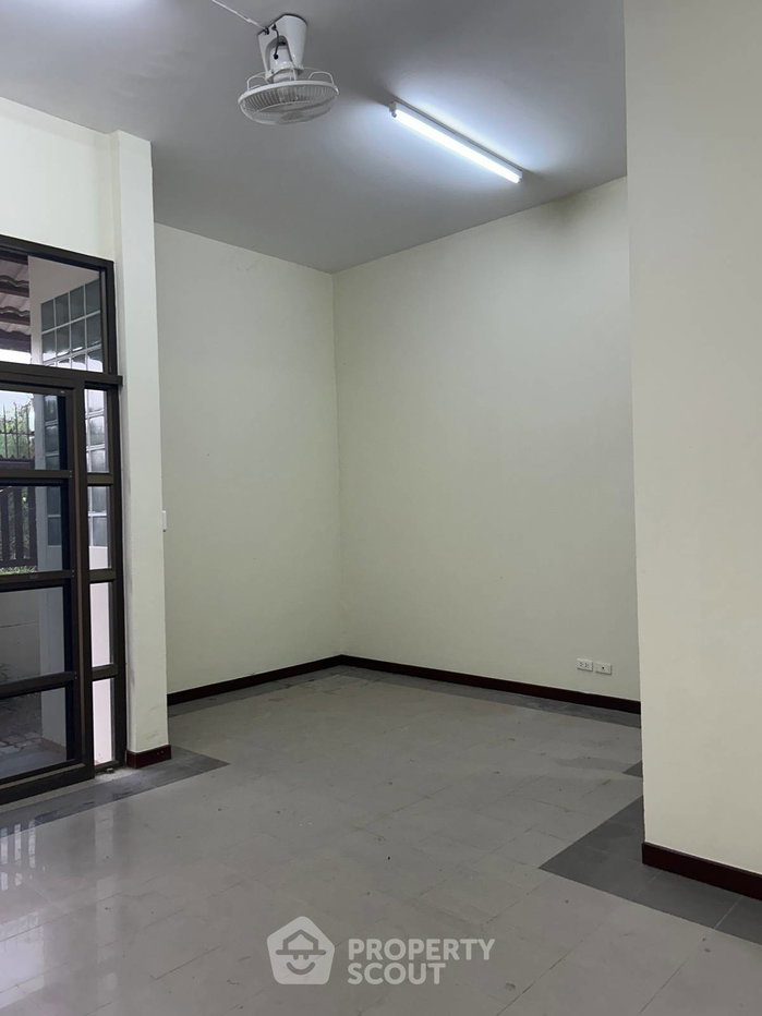 รูป ทาวน์เฮ้าส์ 4 ห้องนอน พื้นที่ 382 ตร.ม. ขายในประเวศ กรุงเทพฯ (ID 3453759) - รูปที่ 3/25