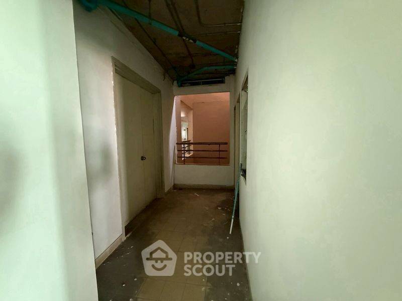 picture Spacious 3-BR 243 Sqm Watermark Chaophraya Near BTS Krung Thon Buri (ID 3452239) - 16/20