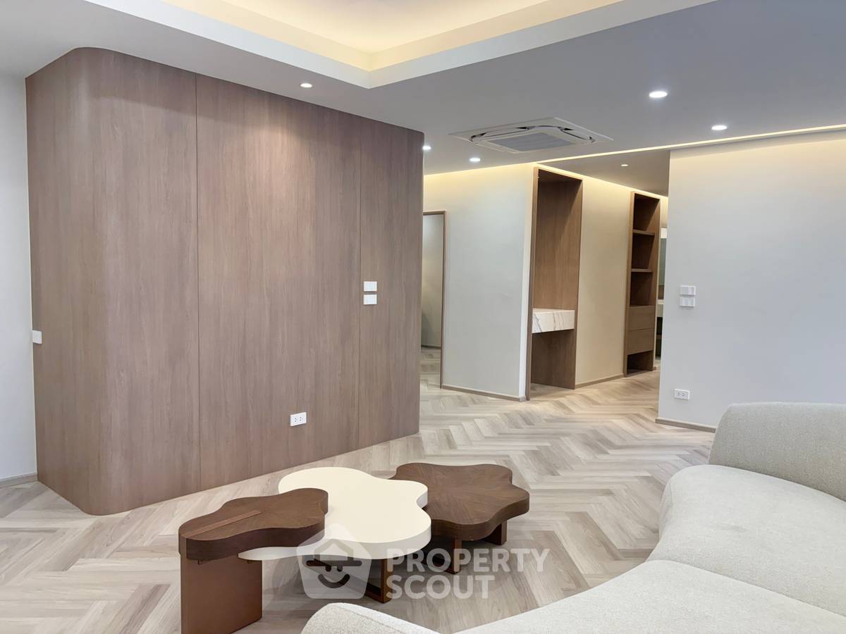 picture 3-BR Condo at Asoke Tower near MRT Phetchaburi (ID 3453732) - 1/19