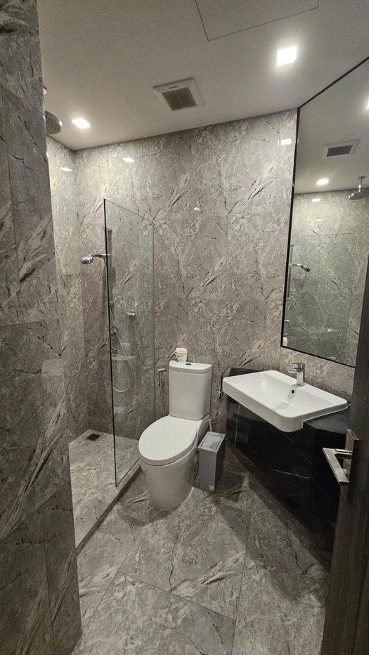 picture Ashton Asoke 2BR 2BA, 41st floor, 270° skyline view, next to MRT Sukhumvit and BTS Asok, utilities included - 7/8