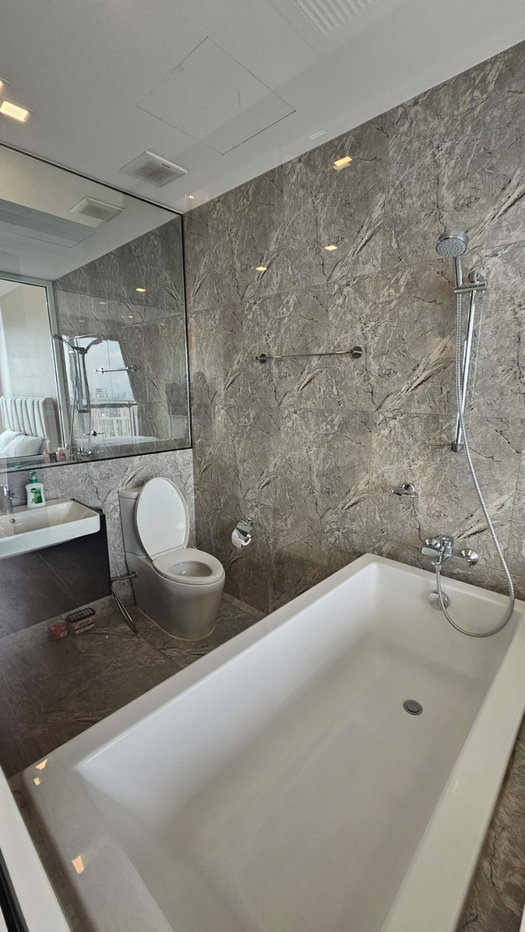 picture Ashton Asoke 2BR 2BA, 41st floor, 270° skyline view, next to MRT Sukhumvit and BTS Asok, utilities included - 6/8