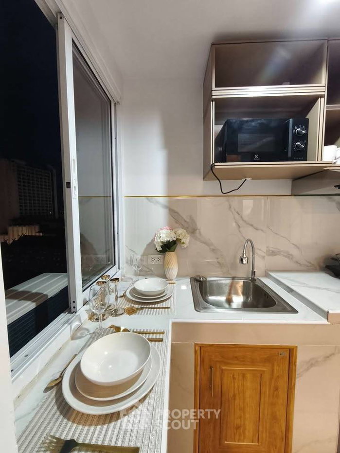 picture 1-BR Condo at Night Bazaar Condotel in Chang Khlan (ID 3450422) - 4/16