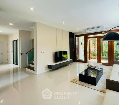 บ้าน 4-ห้องนอน ที่ เดอะ แกรนด์ ลักซ์ บางนา-สวนหลวง ใน ดอกไม้ (ID 3407500)