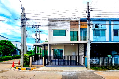 ขายทาวน์โฮม : DEE.  บ้านหลังมุม  ต้นโครงการ 4 ห้องนอน  #หมู่บ้านลุมพินี ทาวน์วิลล์  บางบัวทอง  วัดลาดปลาดุก  ใกล้เซ็นทรัล เวสเกต
