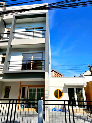 ทาวน์โฮม โรงเรียนเซนต์แอนดรูส์อินเตอร์เนชันแนล กรุงเทพ : ขาย ทาวน์โฮมบ้านกลางเมือง อ่อนนุช17,38ตรว บ้านใหม่หลังใหญ่สไตล์ญี่ปุ่น