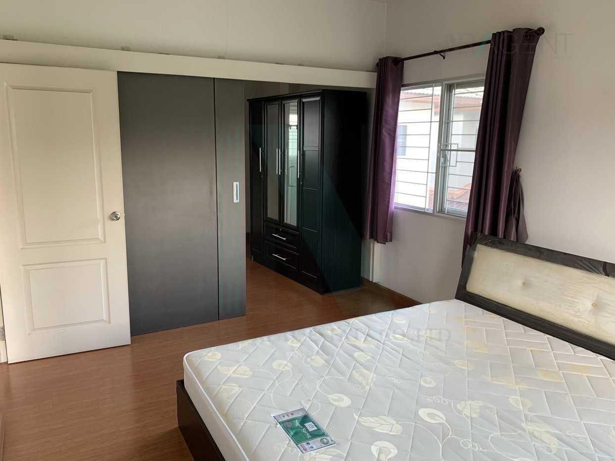 picture For Sell House PARKWAY CHALET 2-story 4 bedroom 3 bathroom - 3/8