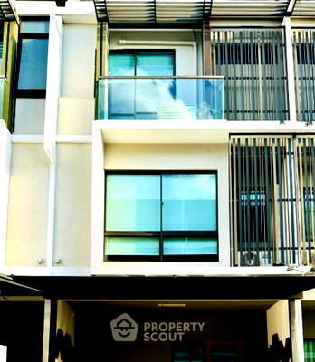 Townhouses for sale : 3-BR Townhouse at Landmark Ekamai-Ramindra in Lat Phrao (ID 3448451)
