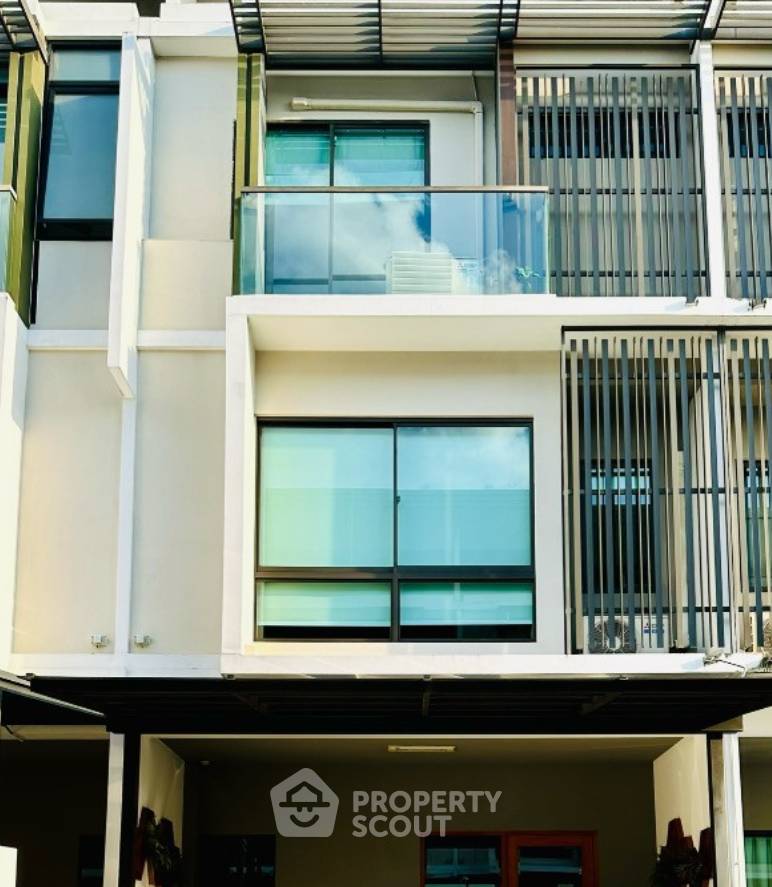 picture 3-BR Townhouse at Landmark Ekamai-Ramindra in Lat Phrao (ID 3448451) - 1/6
