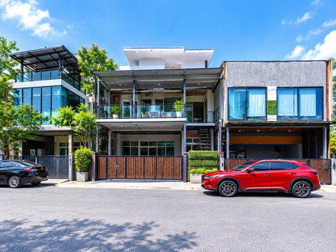 Vibhavadi Rangsit 60sq.w. 500sq.m. DonMueang Airport Home office warehouse for rent LamLukKa 600m. Intersection 200m.from Phahonyothin