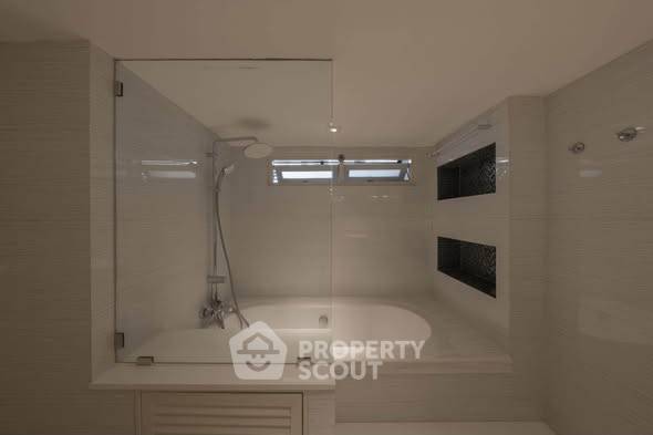 รูป คอนโด 2 ห้องนอน ขนาด 180 ตร.ม. The Emporio Place ใกล้ BTS พร้อมพงษ์ (ID 3350409) - รูปที่ 3/5