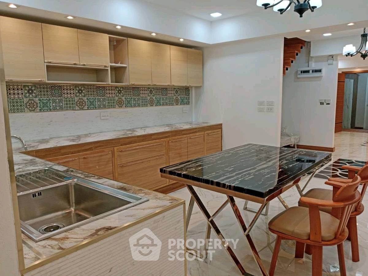 รูป คอนโด 4-ห้องนอน ที่ บ้าน สุขุมวิท ใกล้ BTS ทองหล่อ (ID 3452417) - รูปที่ 6/33