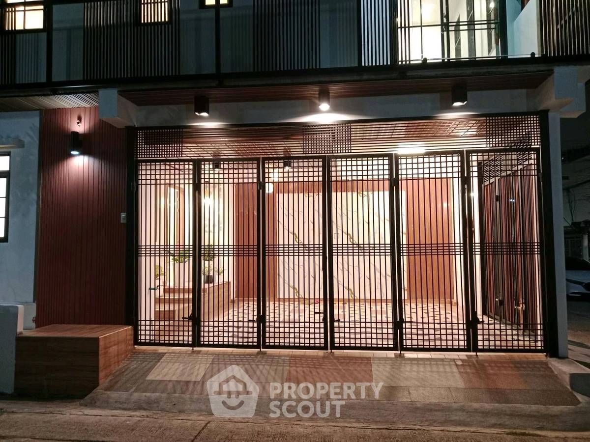 รูป คอนโด 4-ห้องนอน ที่ บ้าน สุขุมวิท ใกล้ BTS ทองหล่อ (ID 3452417) - รูปที่ 1/33