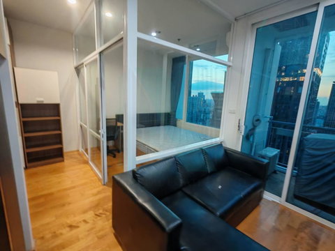 ให้เช่าคอนโด วิลล่า ราชเทวี อาคาร 1 ชั้น 32 สตูดิโอ ขนาด 39 ตรม ใกล้ CP Tower 3