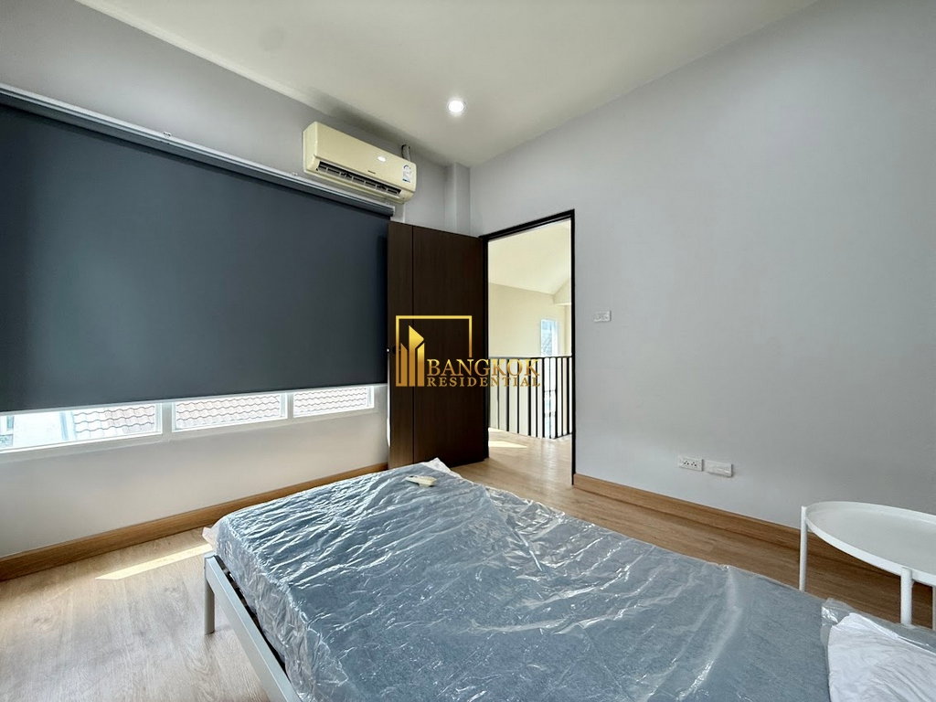 รูป Stylish 3 Bedroom House For Rent in Popular Ekkamai Area - BR8348SH - รูปที่ 30/36