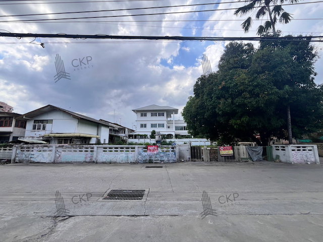 รูป L260156 | ขายที่ดินแปลงมุม ทำเลทอง ซอยลาดพร้าว 102 ขนาด 170 ตร.วา ที่ดินสวย อยู่มุมถนน ในย่านชุมชนเมือง - รูปที่ 4/11
