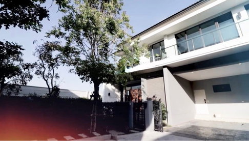 บ้านพร้อมอยู่ 4 ห้องนอน 4 ห้องน้ำ 3 ที่จอด