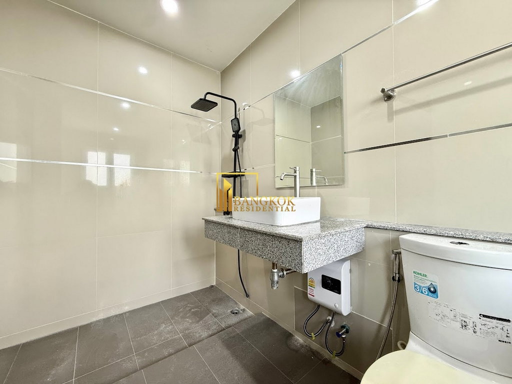 รูป Stylish 3 Bedroom House For Rent in Popular Ekkamai Area - BR8348SH - รูปที่ 20/36