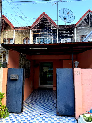 Townhouses for rent Rama 9 Road : Townhouse for RENT Huamark area (Soi ABAC U)