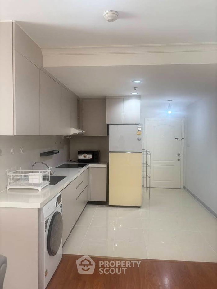picture 3-BR Condo at Grand Park View Asoke near MRT Sukhumvit (ID 2846414) - 4/11