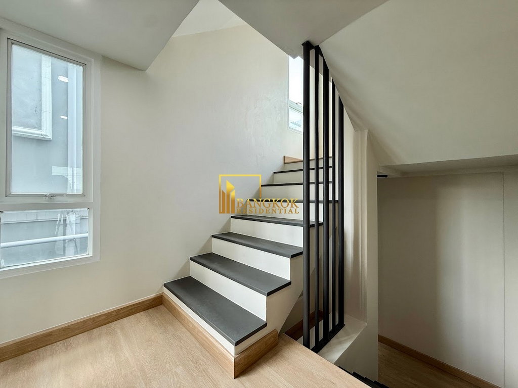 รูป Stylish 3 Bedroom House For Rent in Popular Ekkamai Area - BR8348SH - รูปที่ 12/36