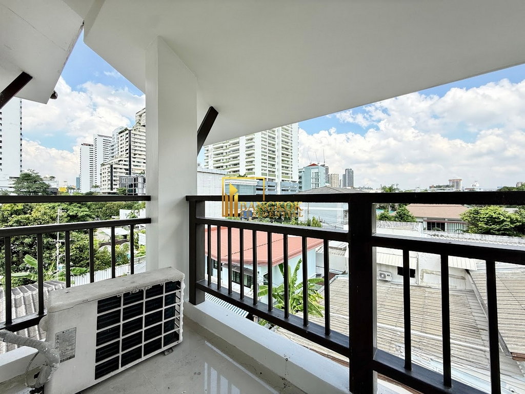 รูป Stylish 3 Bedroom House For Rent in Popular Ekkamai Area - BR8348SH - รูปที่ 24/36