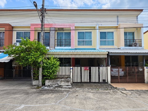 ขายทาวน์เฮ้าส์ 2 ชั้น เพ็ญศิริ 4 เลียบวารี 25/1 หนองจอก รีโนเวทใหม่ทั้งหลัง ต้นซอย 300 เมตร 20.7 ตร.ว. 4 นอน 2 น้ำ พร้อมเฟอร์ฯ ราคา 2.39 ล้านบาท