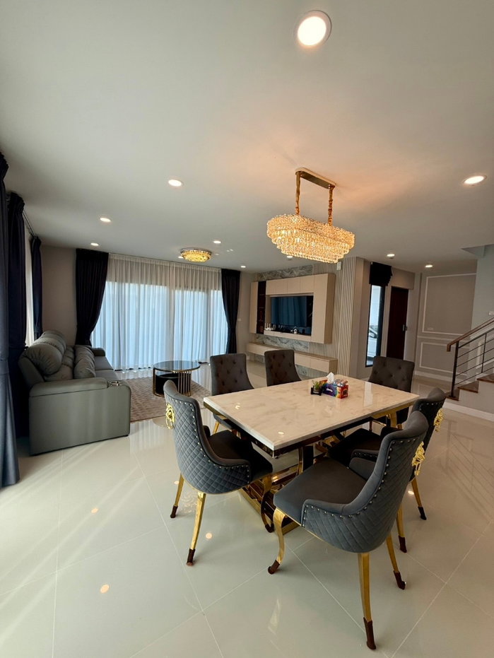 รูป 🏡 𝗖𝗘𝗡𝗧𝗥𝗢 𝗩𝗜𝗕𝗛𝗔𝗩𝗔𝗗𝗜 ✨ | บ้านเดี่ยวหรู 2 ชั้น | พื้นที่ใช้สอยกว่า 𝟮𝟳𝟰 ตร.ม. | 𝟰 ห้องนอน 𝟱 ห้องน้ำ | พร้อมเข้าอยู่ 🔑 - รูปที่ 10/42