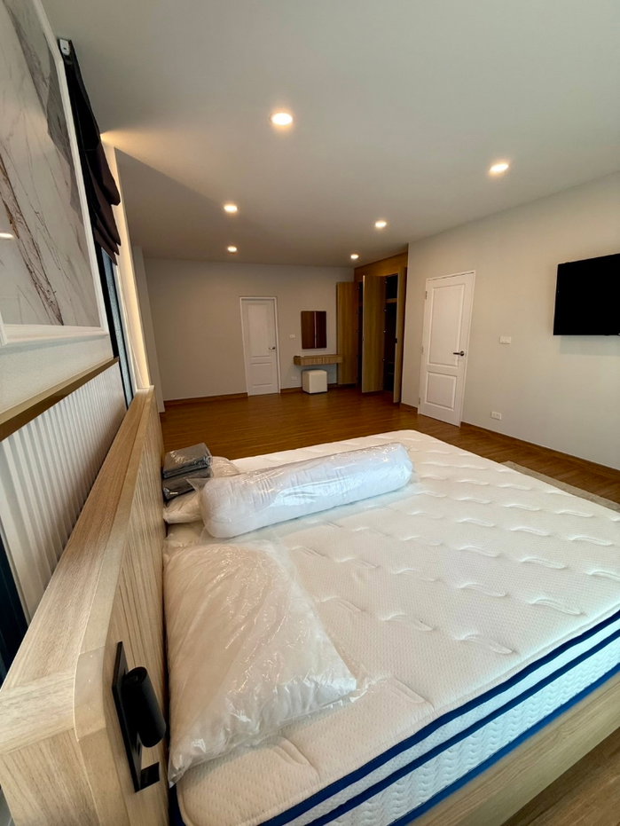 รูป 🏡 𝗖𝗘𝗡𝗧𝗥𝗢 𝗩𝗜𝗕𝗛𝗔𝗩𝗔𝗗𝗜 ✨ | บ้านเดี่ยวหรู 2 ชั้น | พื้นที่ใช้สอยกว่า 𝟮𝟳𝟰 ตร.ม. | 𝟰 ห้องนอน 𝟱 ห้องน้ำ | พร้อมเข้าอยู่ 🔑 - รูปที่ 19/42