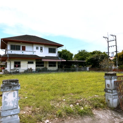 Land for sale Nation University Chiang Mai Campus : Special Deal! Beautiful Corner Land for Sale at Land & Houses Park, Nong Chom, San Sai