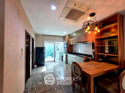Townhouses for sale Bangkok : 3-BR Townhouse At Baan Klang Muang Suan Luang, Prawet (ID 3452930)