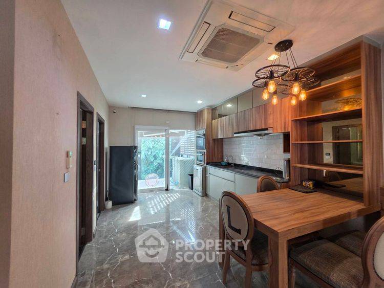picture 3-BR Townhouse At Baan Klang Muang Suan Luang, Prawet (ID 3452930) - 1/12