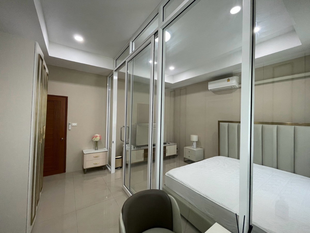 รูป ให้เช่า Luxury Private Pool Villa ออเงิน–รามอินทรา | ที่ดิน 1 ไร่ | 5 ห้องนอน 6 ห้องน้ำ | สระว่ายน้ำส่วนตัว | พร้อมเข้าอยู่ - รูปที่ 25/30