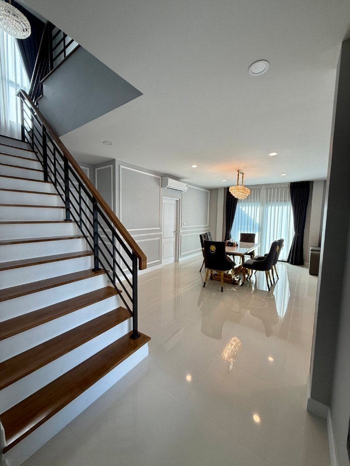 รูป 🏡 𝗖𝗘𝗡𝗧𝗥𝗢 𝗩𝗜𝗕𝗛𝗔𝗩𝗔𝗗𝗜 ✨ | บ้านเดี่ยวหรู 2 ชั้น | พื้นที่ใช้สอยกว่า 𝟮𝟳𝟰 ตร.ม. | 𝟰 ห้องนอน 𝟱 ห้องน้ำ | พร้อมเข้าอยู่ 🔑 - รูปที่ 4/42