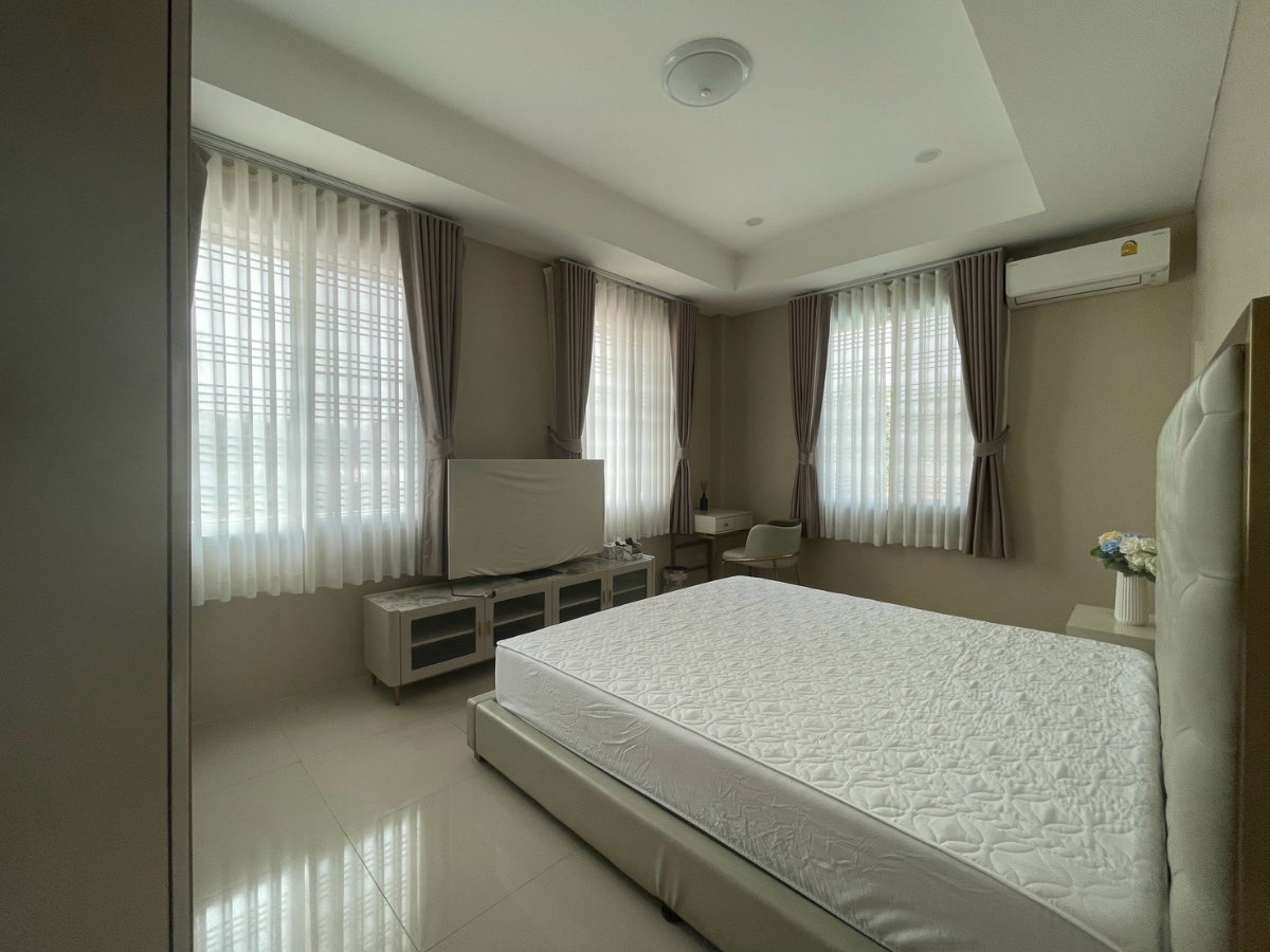 รูป ให้เช่า Luxury Private Pool Villa ออเงิน–รามอินทรา | ที่ดิน 1 ไร่ | 5 ห้องนอน 6 ห้องน้ำ | สระว่ายน้ำส่วนตัว | พร้อมเข้าอยู่ - รูปที่ 24/30