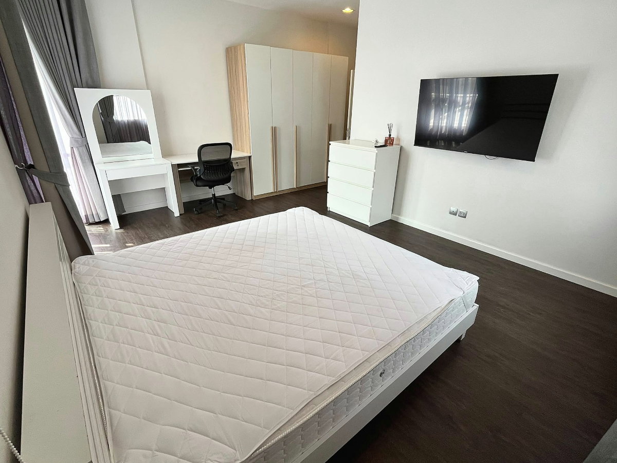 picture Modern 4 bed 6 bath home for rent Siwalee ECL #211 - 10/11