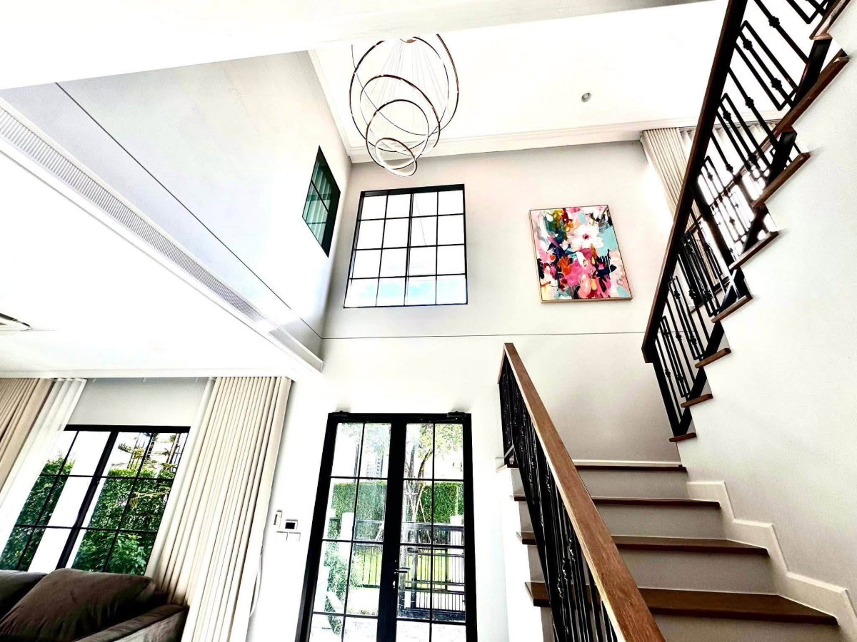รูป 🏡✨ ให้เช่าบ้านเดี่ยวหรู เศรษฐสิริ บางนา–สุวรรณภูมิ | โครงการคุณภาพจากแสนสิริ พร้อม Solar Cell และ EV Charger เฟอร์นิเจอร์ครบ พร้อมเข้าอยู่ - รูปที่ 2/12