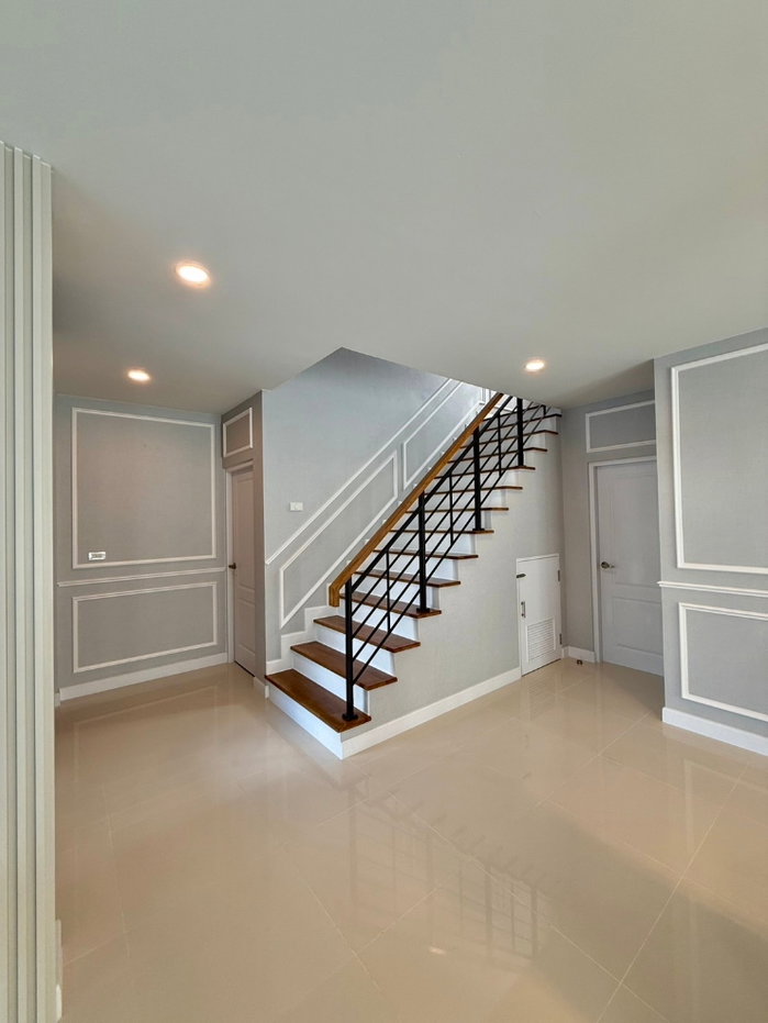 รูป 🏡 𝗖𝗘𝗡𝗧𝗥𝗢 𝗩𝗜𝗕𝗛𝗔𝗩𝗔𝗗𝗜 ✨ | บ้านเดี่ยวหรู 2 ชั้น | พื้นที่ใช้สอยกว่า 𝟮𝟳𝟰 ตร.ม. | 𝟰 ห้องนอน 𝟱 ห้องน้ำ | พร้อมเข้าอยู่ 🔑 - รูปที่ 5/42