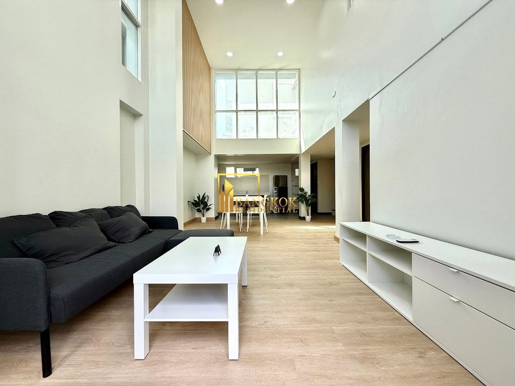 รูป Stylish 3 Bedroom House For Rent in Popular Ekkamai Area - BR8348SH - รูปที่ 2/36