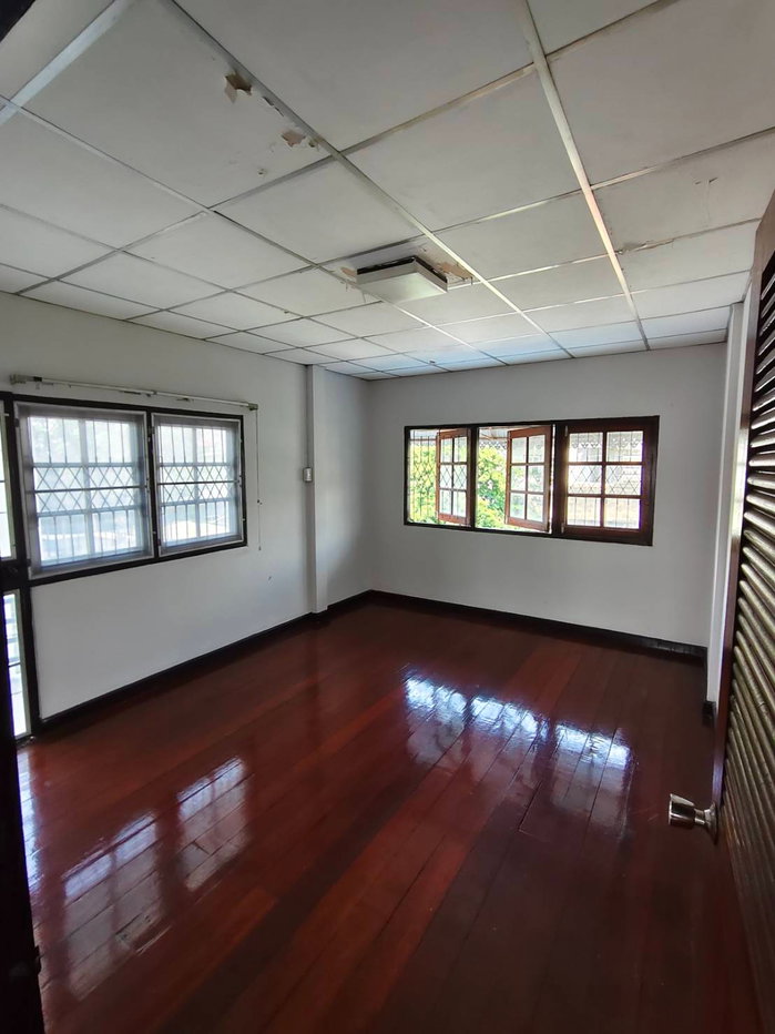 picture For Sale: Spacious Single House 69 sq.w. Lat Pla Khao 52 (4 Bed/3 Bath), Great Location Connecting Kaset-Nawamin, Only 6.5M THB - 13/16