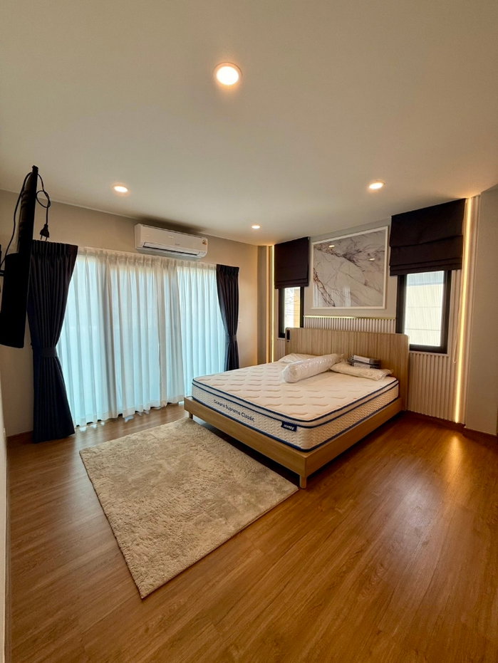 รูป 🏡 𝗖𝗘𝗡𝗧𝗥𝗢 𝗩𝗜𝗕𝗛𝗔𝗩𝗔𝗗𝗜 ✨ | บ้านเดี่ยวหรู 2 ชั้น | พื้นที่ใช้สอยกว่า 𝟮𝟳𝟰 ตร.ม. | 𝟰 ห้องนอน 𝟱 ห้องน้ำ | พร้อมเข้าอยู่ 🔑 - รูปที่ 22/42