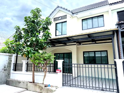 Townhouses for sale Denla British School : Ausara Bangbuathong / 4 Bedrooms #TBBT004